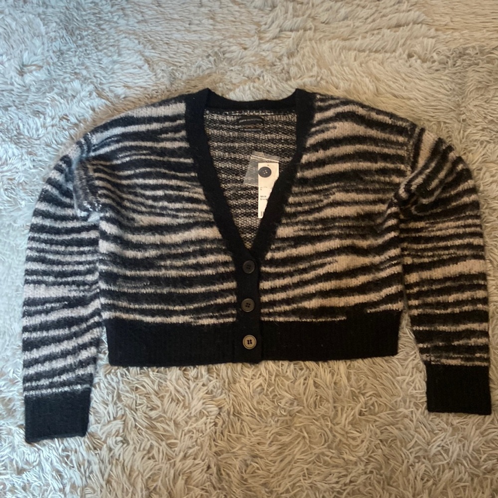 COPY - Urban outfitters Cropped zebra print cardigan